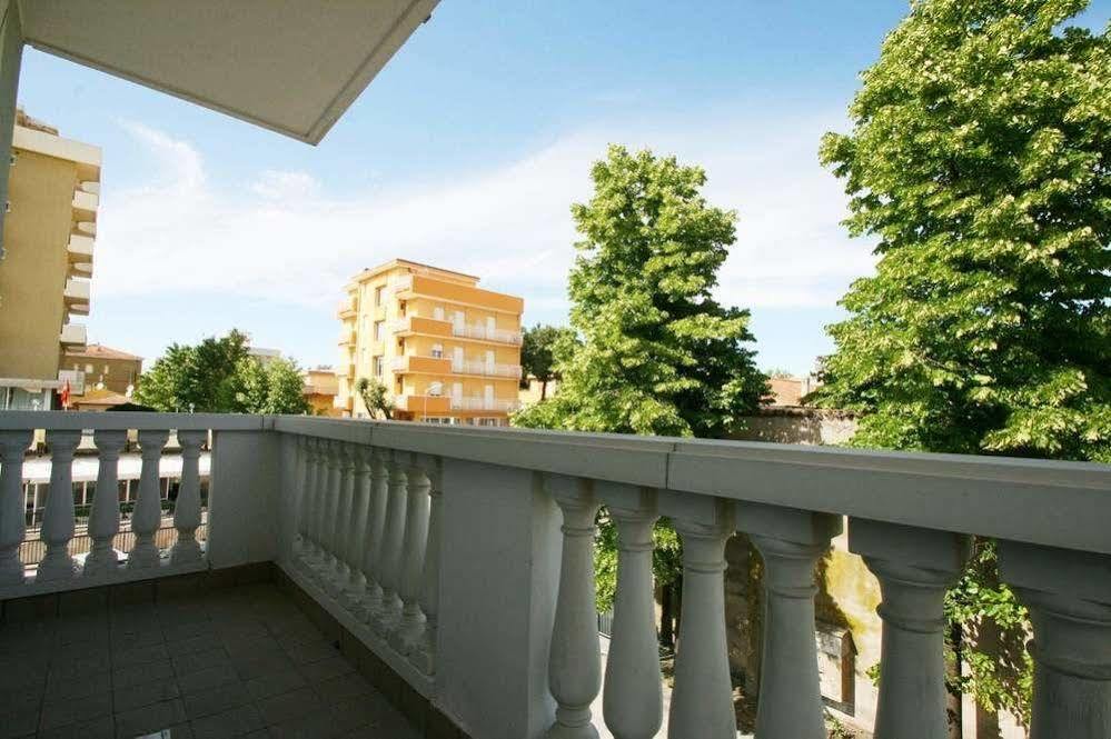 Residence Mimosa Rimini Exteriör bild